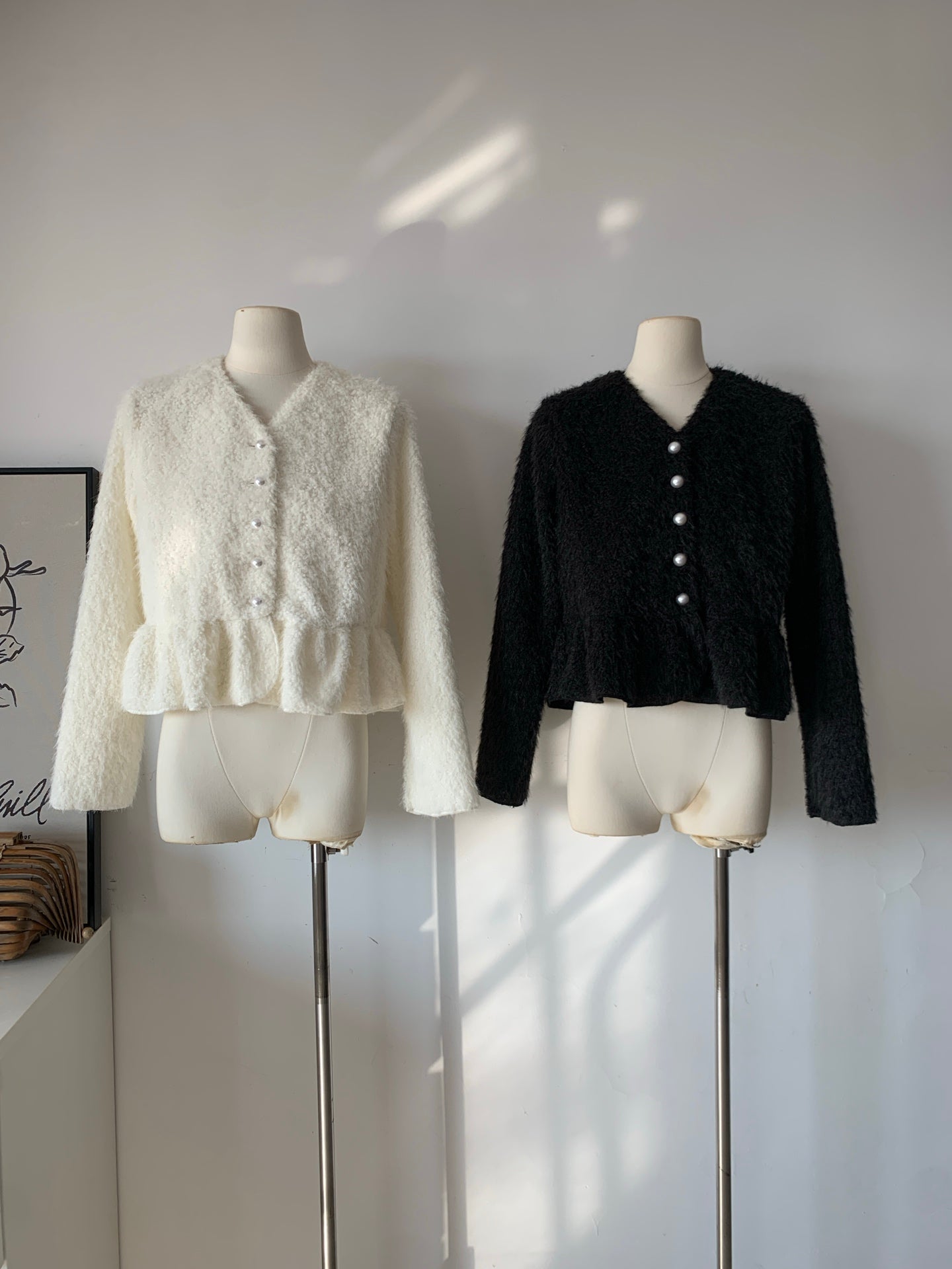 Ladies Fluffy Ruffled Hem V-neck Cardigan