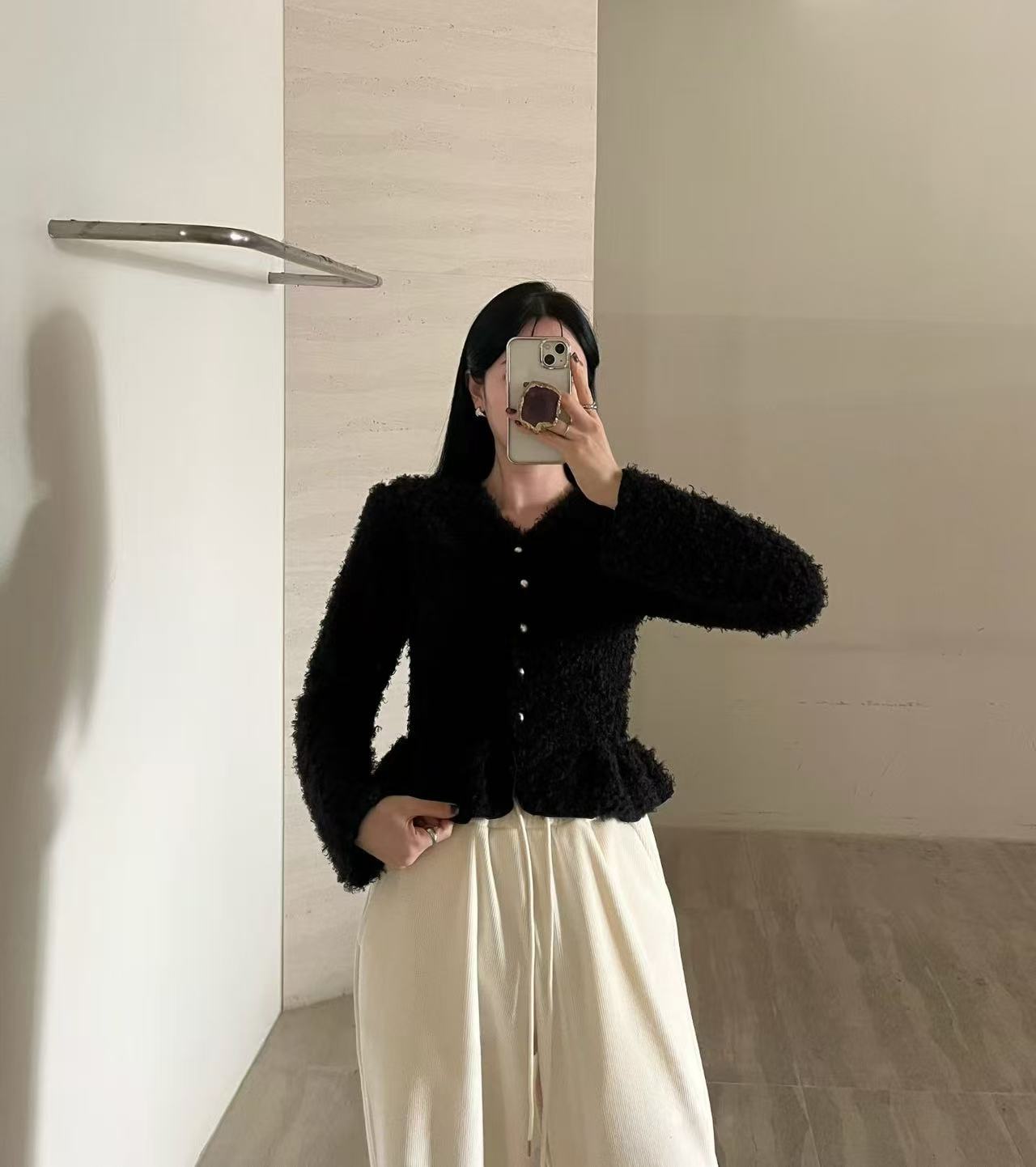 Ladies Fluffy Ruffled Hem V-neck Cardigan