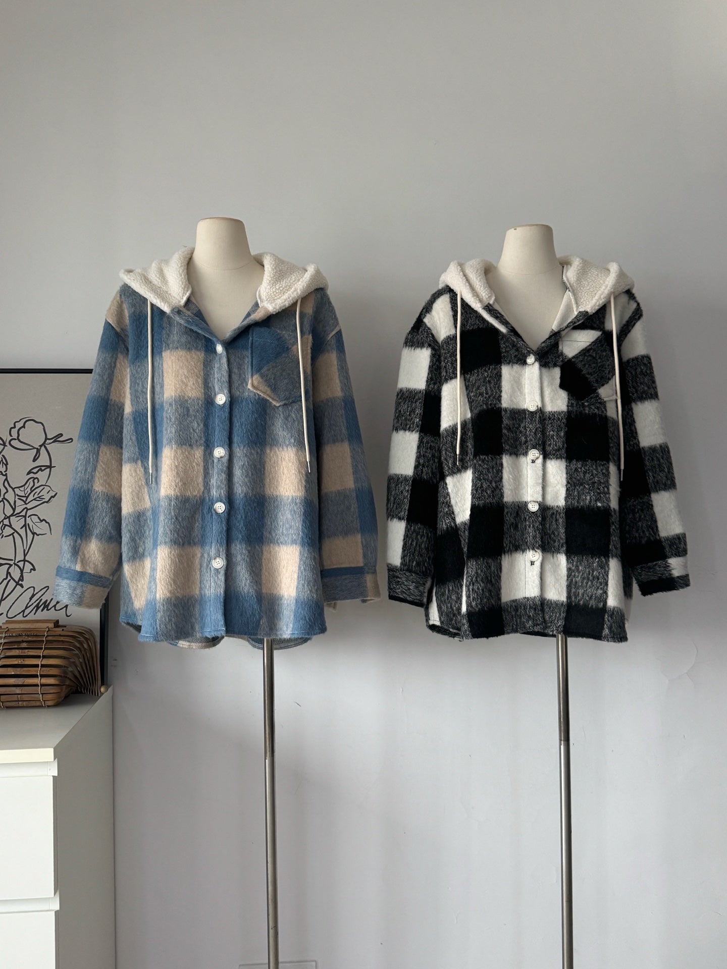 Ladies Plaid Pattern Sherpa Lined Hooded Long-Sleeve Coat