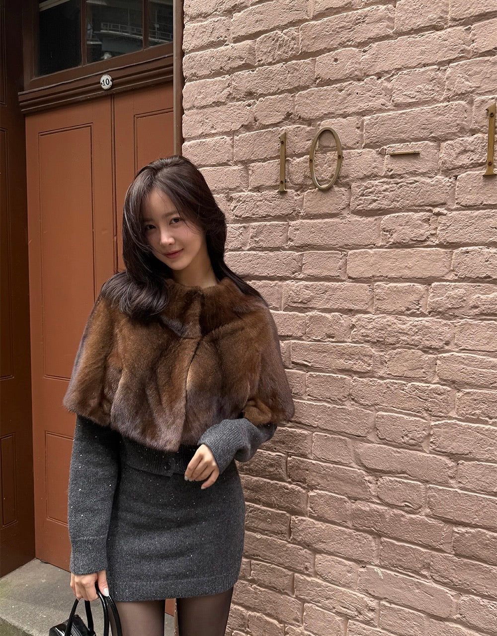 Stylish and Elegant Short-Sleeve Capelet Coat