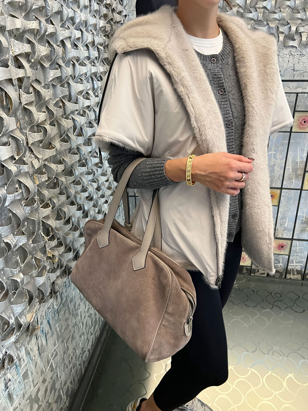 Fashionable and Elegant Reversible Short-Sleeve Faux Fur Jacket