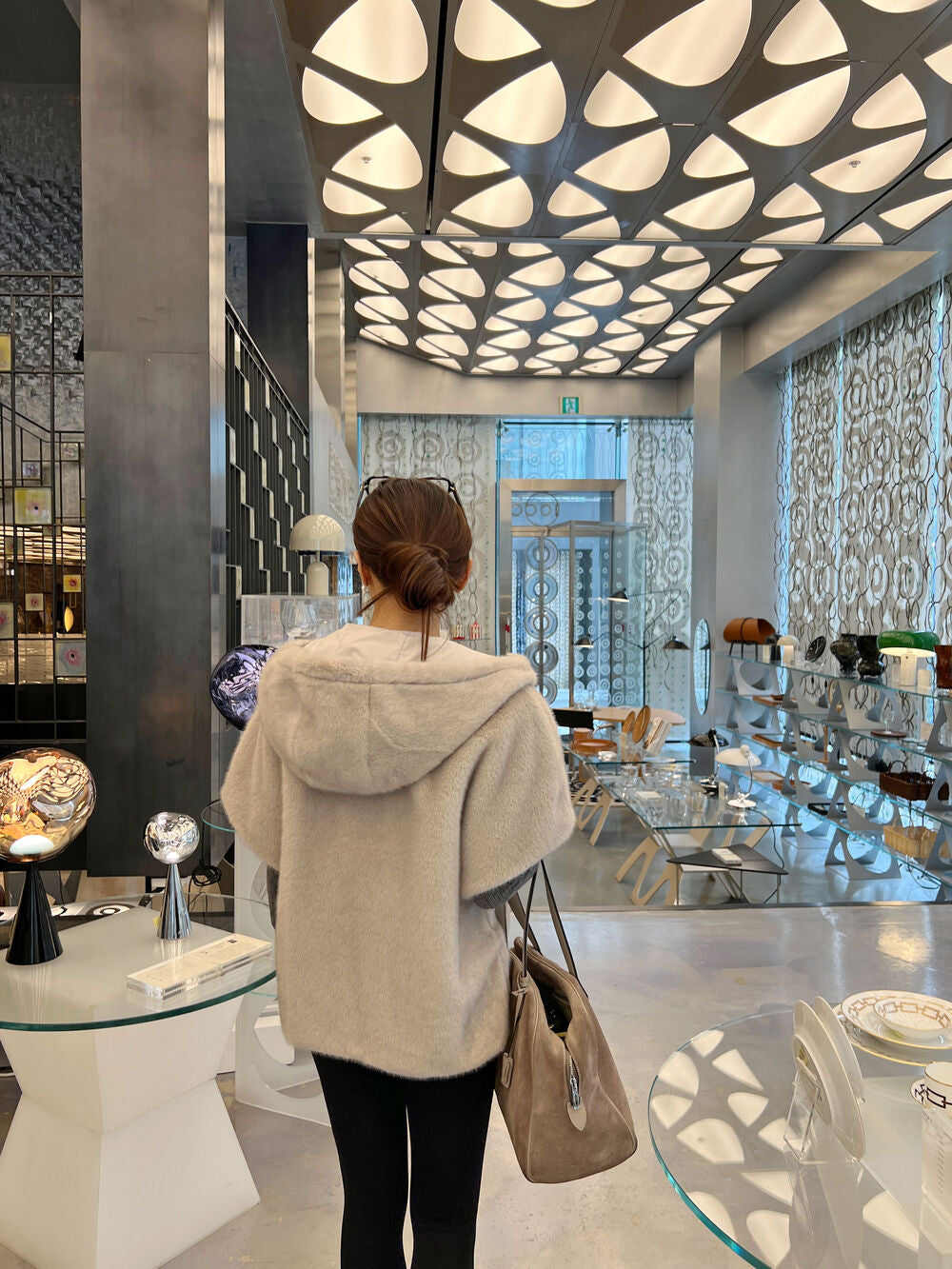 Fashionable and Elegant Reversible Short-Sleeve Faux Fur Jacket