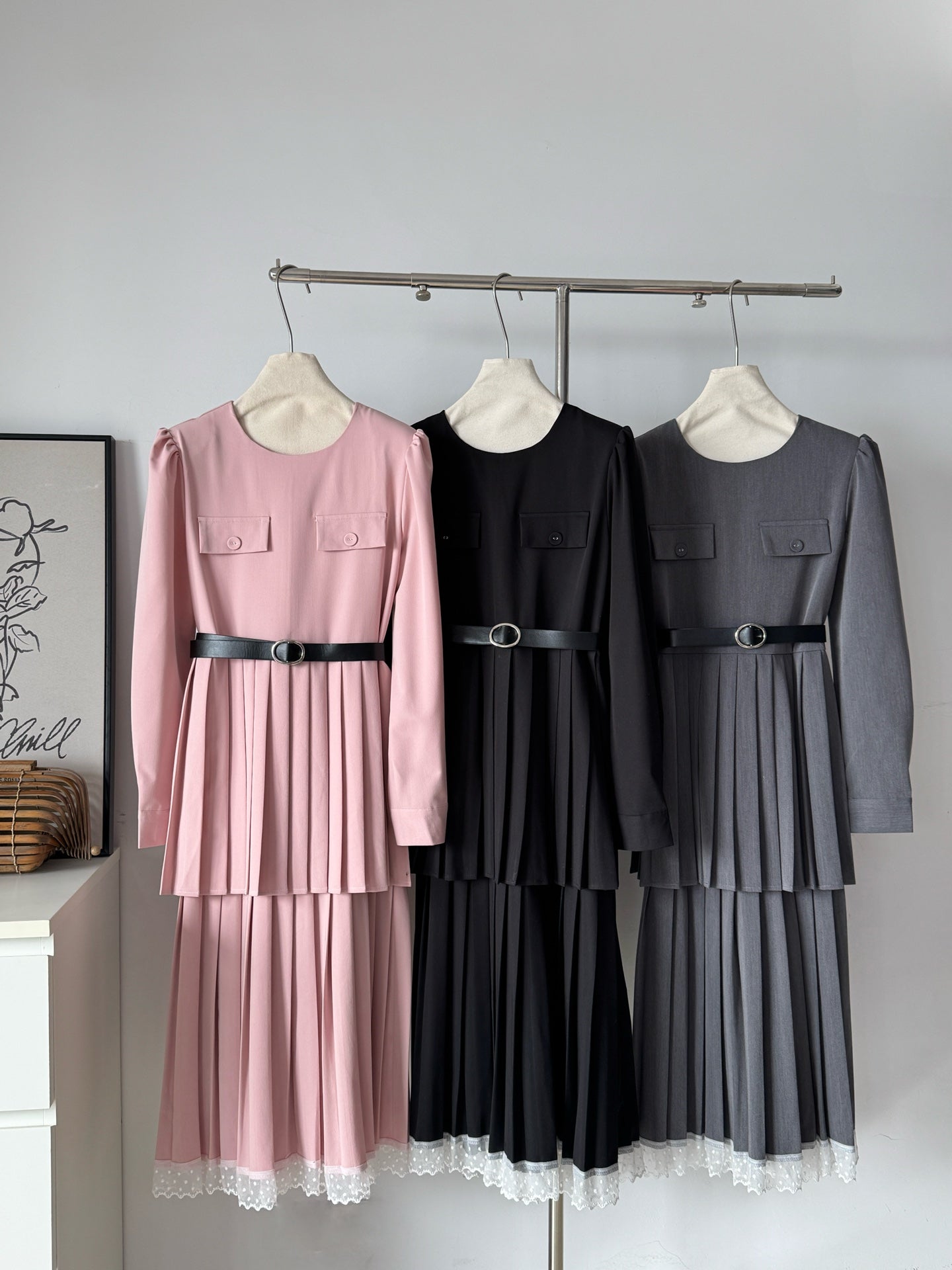 Ladies Double-Layer Pleated Midi Dress with Lace Hem