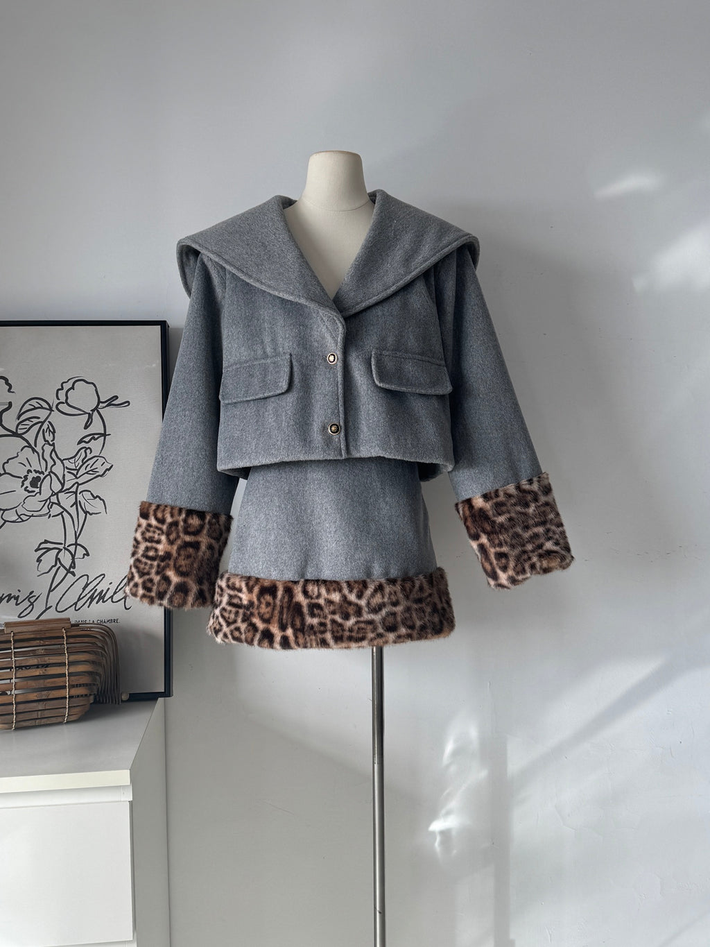 Ladies Gray Wool Blend Sailor Collar & Leopard Faux Fur Trim Set