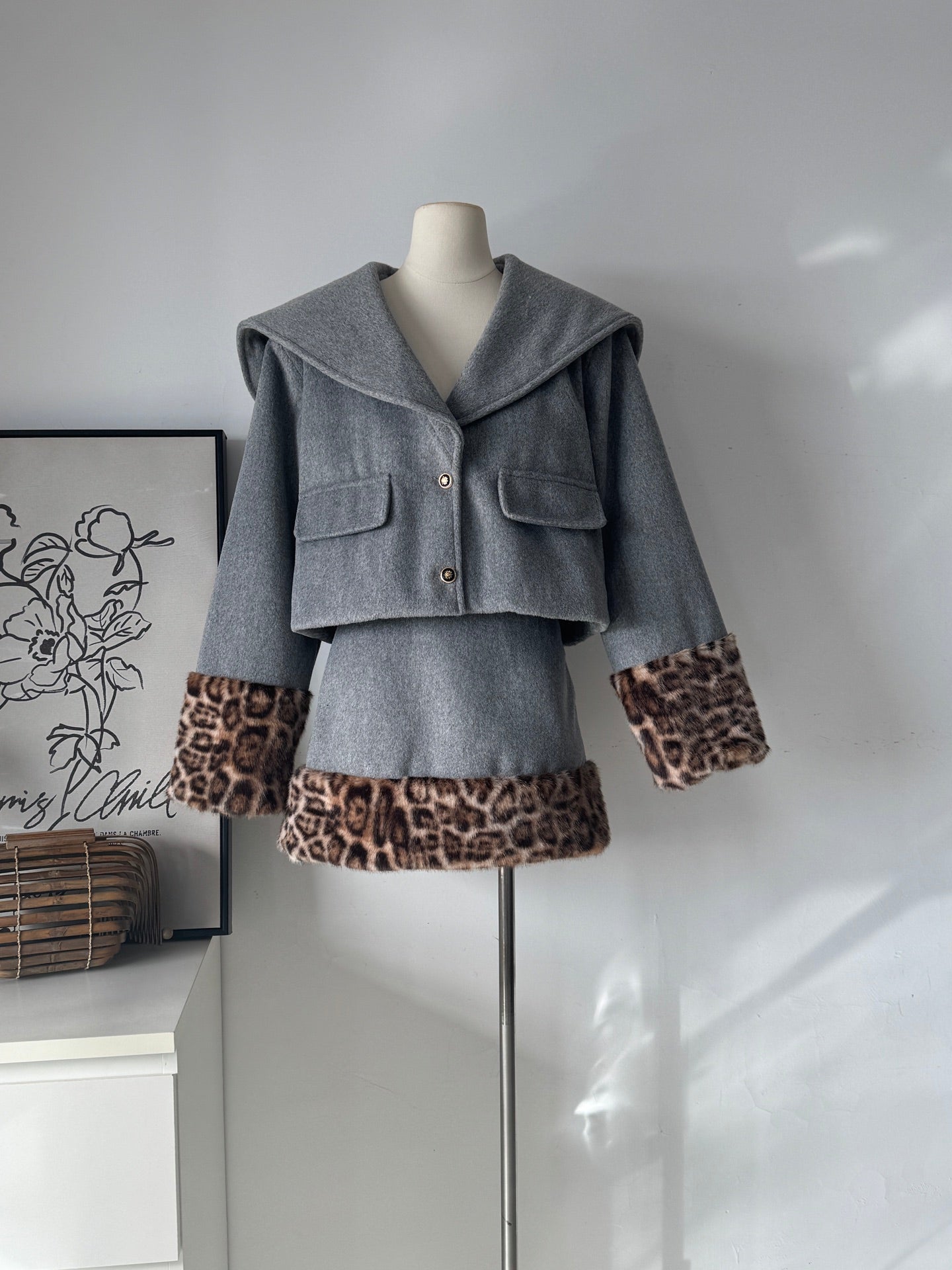 Ladies Gray Wool Blend Sailor Collar & Leopard Faux Fur Trim Set