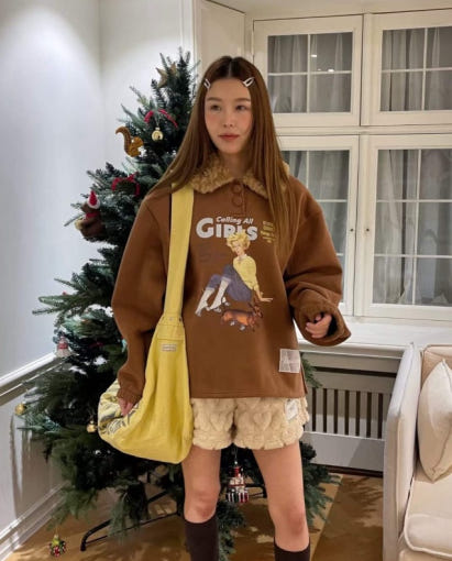 Ladies Faux Fur Collar Retro Print Oversized Pullover