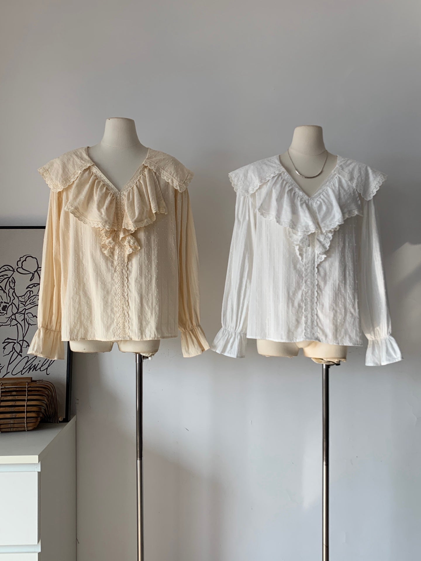 Fashion Ruffled Lace Trim V-neck Blouse