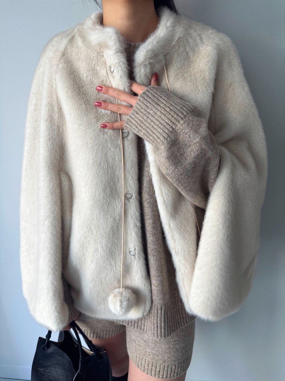 Women's Faux Fur Capelet with Pom-Pom Drawstrings