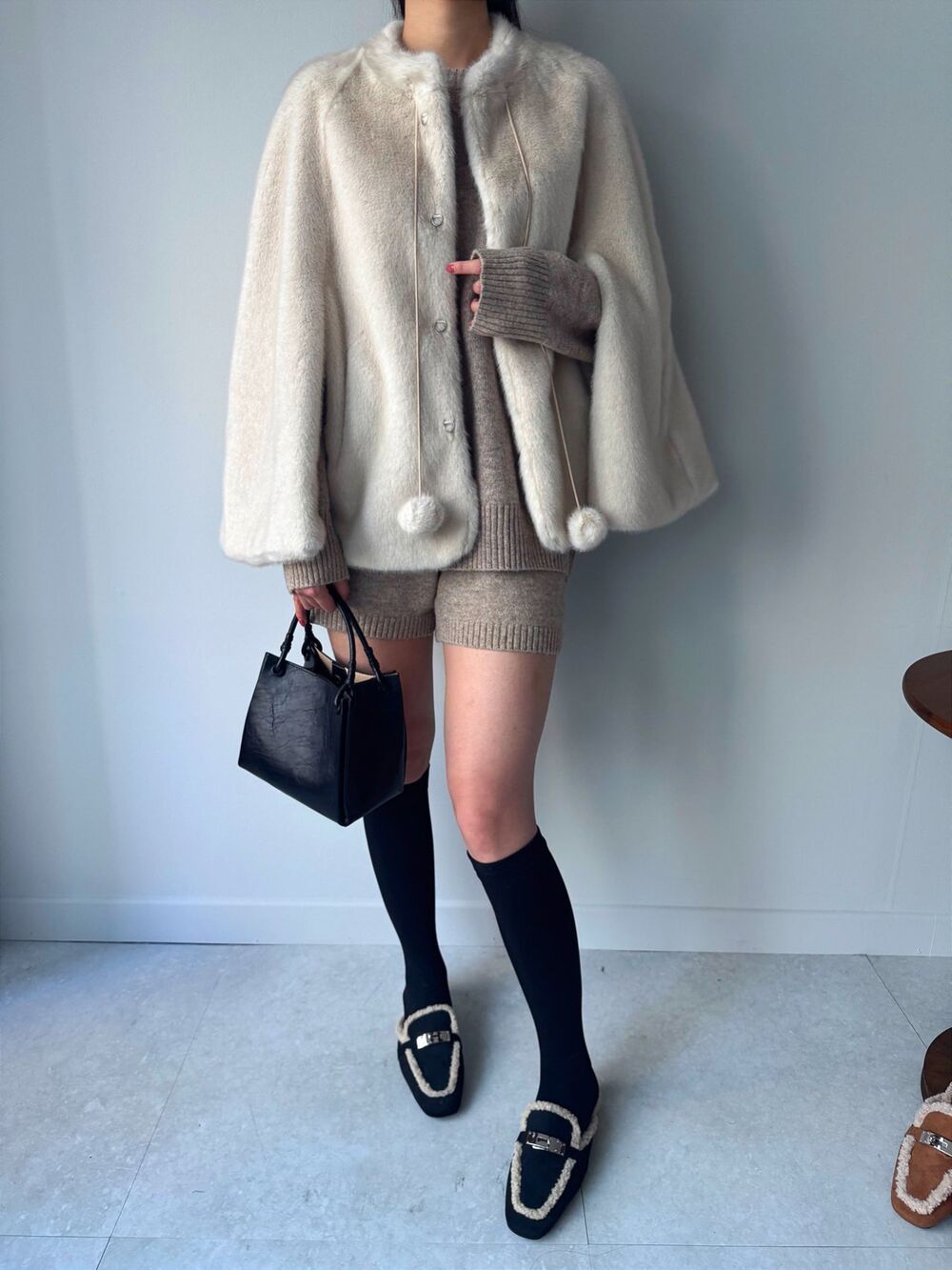 Women's Faux Fur Capelet with Pom-Pom Drawstrings