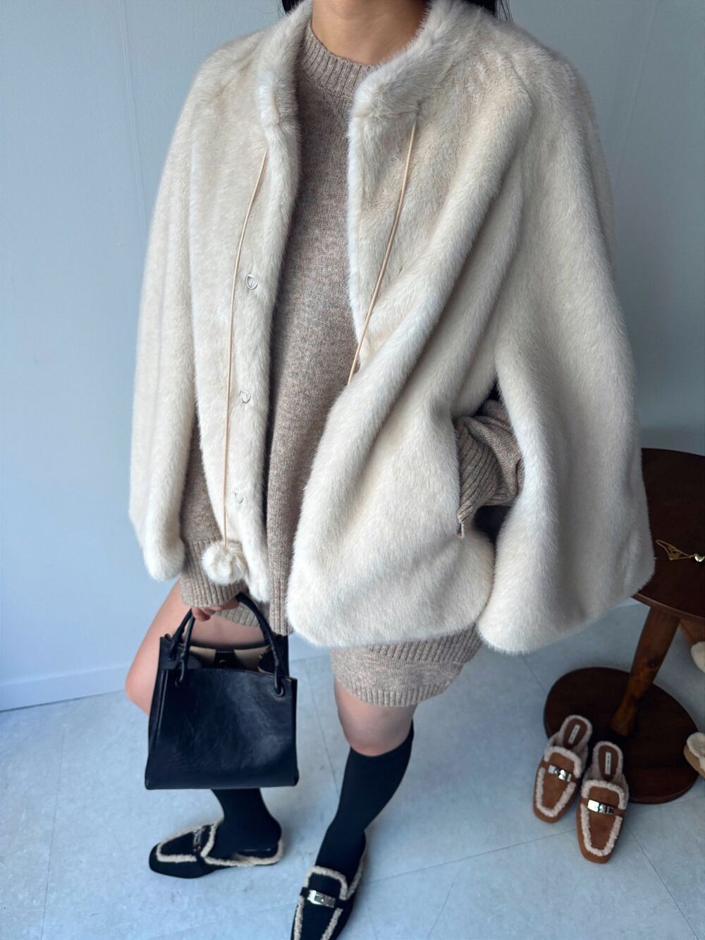 Women's Faux Fur Capelet with Pom-Pom Drawstrings