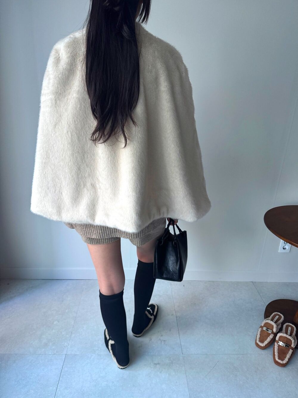 Women's Faux Fur Capelet with Pom-Pom Drawstrings