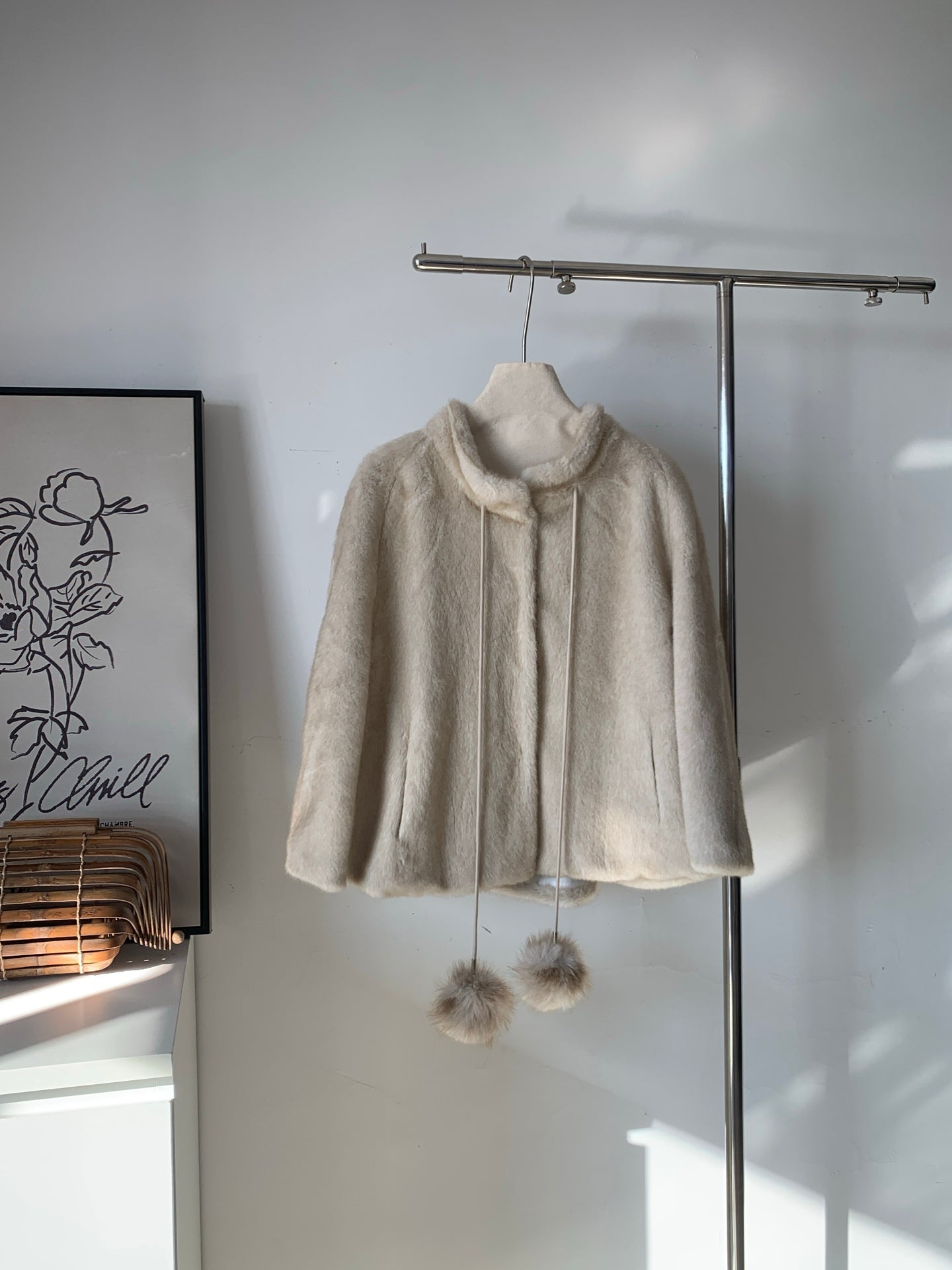 Women's Faux Fur Capelet with Pom-Pom Drawstrings