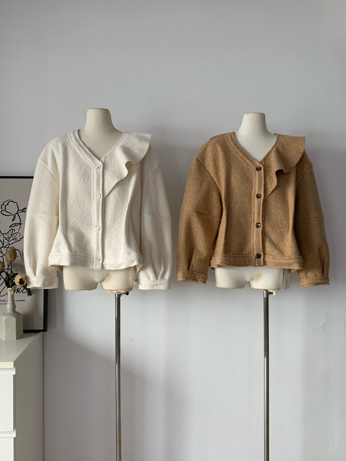 Women's Wool Blend Bouclé Ruffle Collar Cropped Cardigan