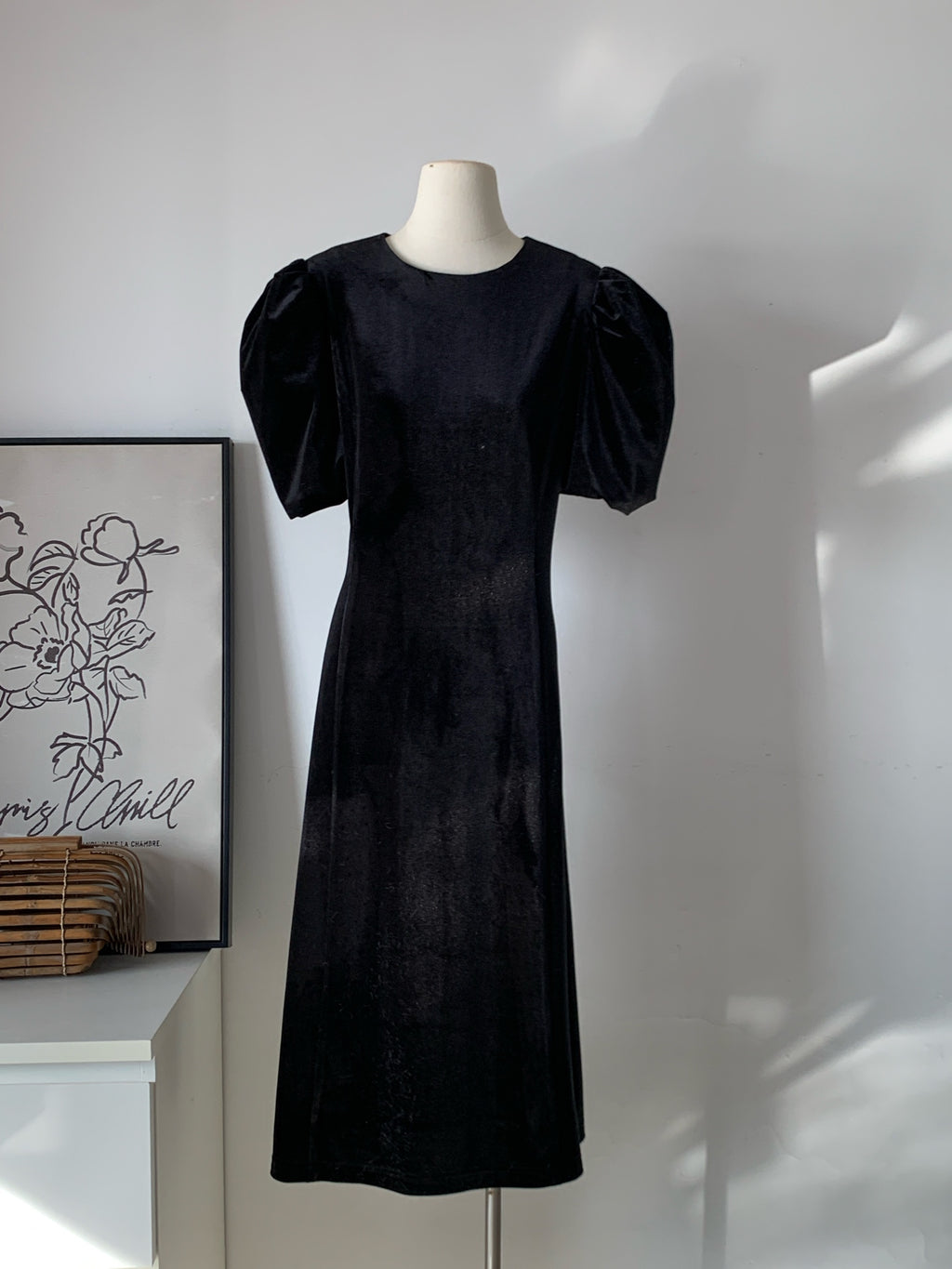 Women's Black Velvet Puff Sleeve Midi Dress
