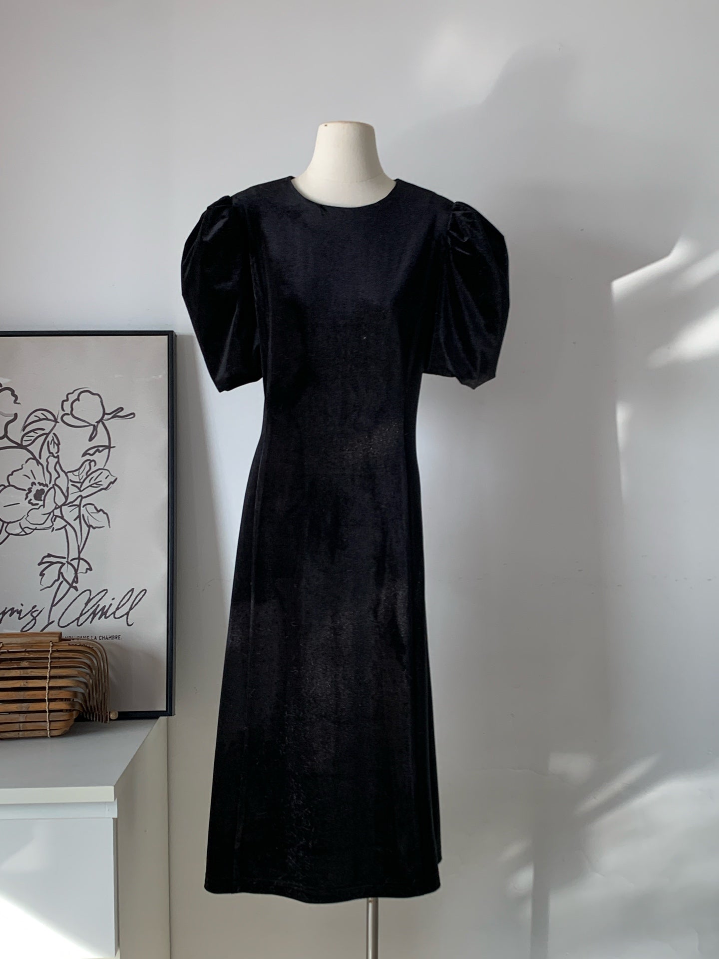 Women's Black Velvet Puff Sleeve Midi Dress